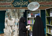 خادمان نوجوان و جوان پای کار زائران دهه آخر صفر