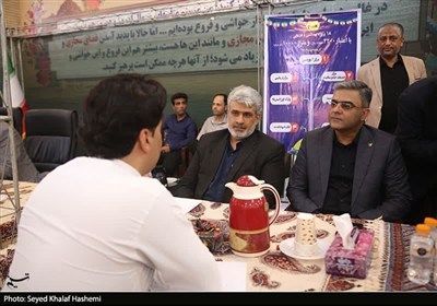 برپایی میز خدمت 42 دستگاه اجرایی استان بوشهر در مصلای جمعه