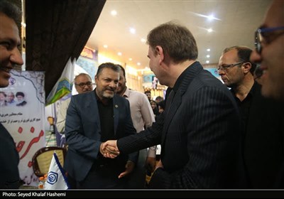 برپایی میز خدمت 42 دستگاه اجرایی استان بوشهر در مصلا جمعه