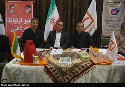 برپایی میز خدمت 42 دستگاه اجرایی استان بوشهر در مصلا جمعه