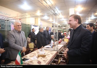 برپایی میز خدمت 42 دستگاه اجرایی استان بوشهر در مصلا جمعه