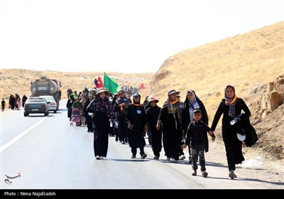 زائران رضوی در جاده امام رضا (ع)