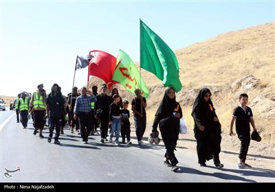 زائران رضوی در جاده امام رضا (ع)