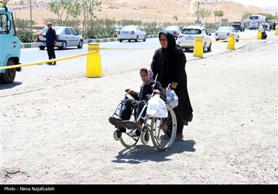 زائران رضوی در جاده امام رضا (ع)