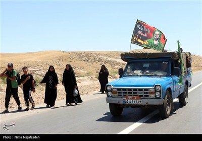 زائران رضوی در جاده امام رضا (ع)