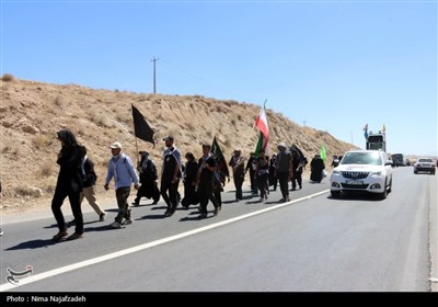 زائران رضوی در جاده امام رضا (ع)