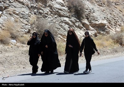 زائران رضوی در جاده امام رضا (ع)