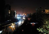 گذران زندگی در "تاریکی، شرجی و گرمای 40 درجه" شمال/ سمفونی موتوربرقها در کوچه بازار!