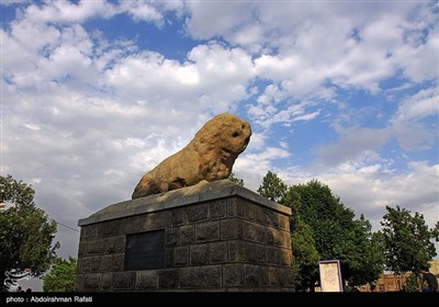 مجسمه شیر سنگی