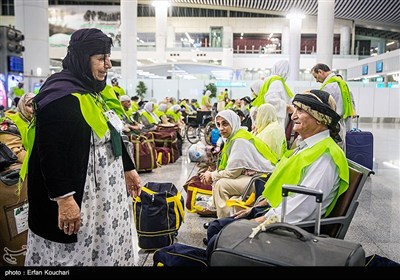 اعزام اولین گروه از زائران حج عمره 1404