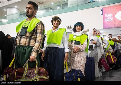 اعزام اولین گروه از زائران حج عمره 1404