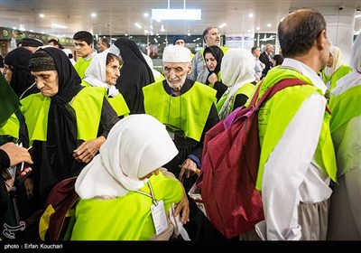 اعزام اولین گروه از زائران حج عمره 1404
