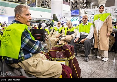 اعزام اولین گروه از زائران حج عمره 1404