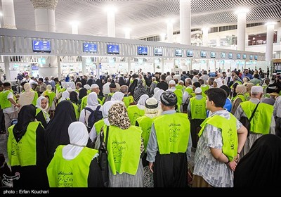 اعزام اولین گروه از زائران حج عمره 1404