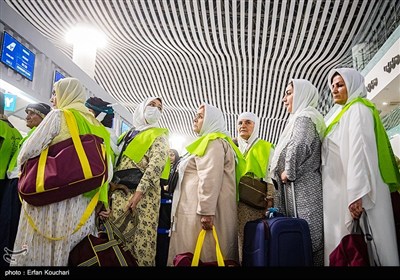 اعزام اولین گروه از زائران حج عمره 1404