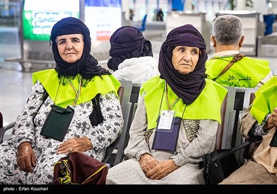 اعزام اولین گروه از زائران حج عمره 1404