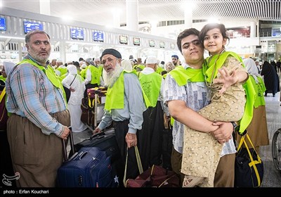 اعزام اولین گروه از زائران حج عمره 1404