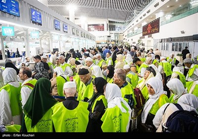 اعزام اولین گروه از زائران حج عمره 1404