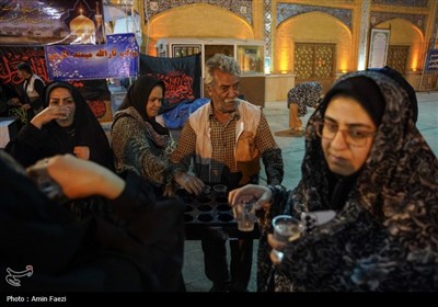 حرم مطهر شاهچراغ (ع) در سوگ امام رضا (ع) غرق در ماتم و عزا شد