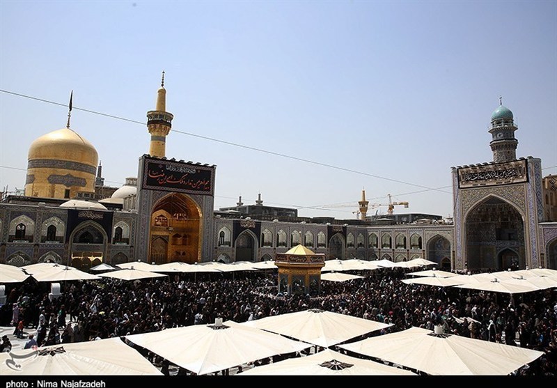 Pilgrims Gather to Mourn Martyrdom Anniversary of Imam Reza