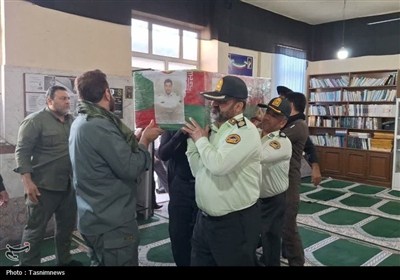 وداع جانسوز خانواده و همرزمان با پیکر شهید تولی