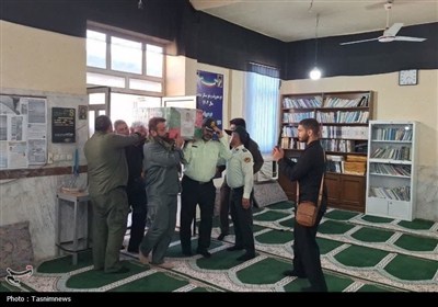 وداع جانسوز خانواده و همرزمان با پیکر شهید تولی