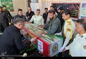 وداع جانسوز خانواده و همرزمان با پیکر شهید تولی
