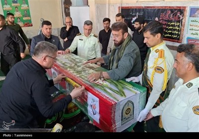 وداع جانسوز خانواده و همرزمان با پیکر شهید تولی