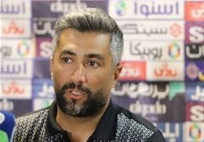مربی آلومینیوم: نقل و انتقالات در فوتبال ایران افسارگسیخته است