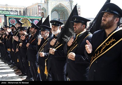 دسته عزاداری خادمان حرم حضرت معصومه (س) به مناسبت شهادت امام رضا(ع)