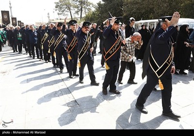 دسته عزاداری خادمان حرم حضرت معصومه (س) به مناسبت شهادت امام رضا(ع)