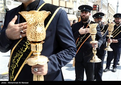دسته عزاداری خادمان حرم حضرت معصومه (س) به مناسبت شهادت امام رضا(ع)