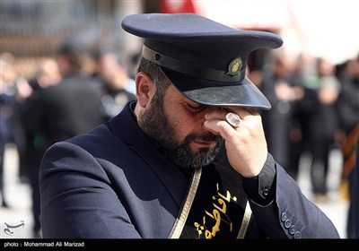 دسته عزاداری خادمان حرم حضرت معصومه (س) به مناسبت شهادت امام رضا(ع)