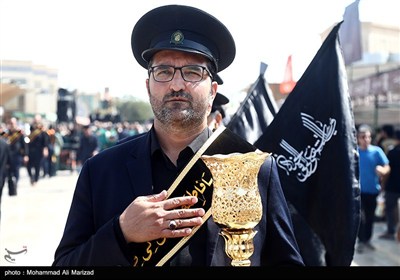 دسته عزاداری خادمان حرم حضرت معصومه (س) به مناسبت شهادت امام رضا(ع)