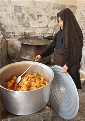 خدمت رسانی در قلب مسیر پیاده روی به مشهد الرضا(ع)