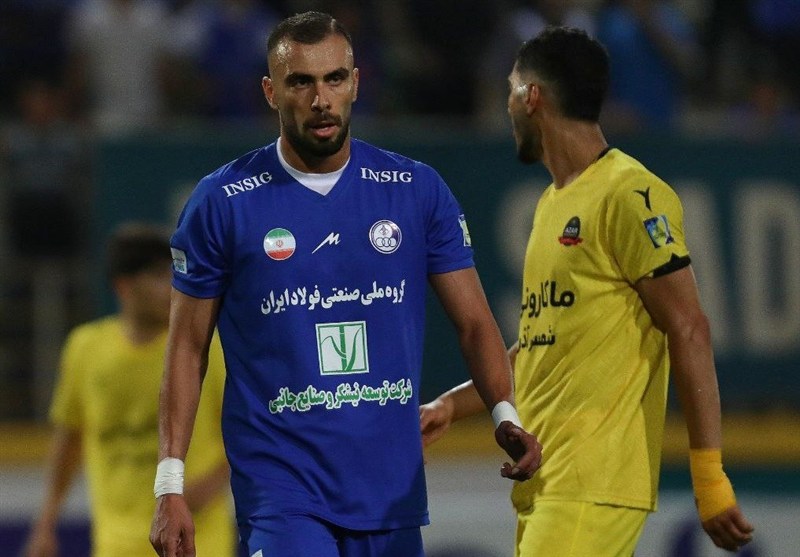 رستمی: بازیکن ما پول شهریه دانشگاه هم ندارد / با یک بسته خرما بازی می‌کنیم!