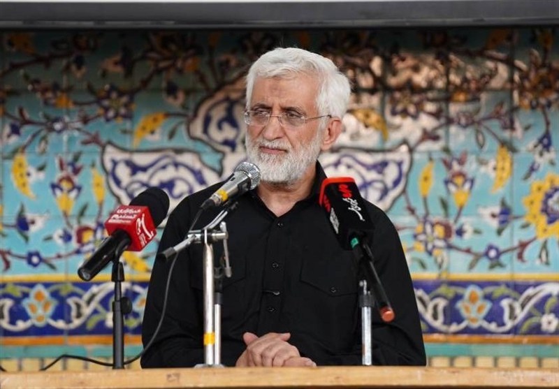 جلیلی: همه وظیفه داریم به دولت کمک کنیم/ رشد اقتصادی 8 درصد می‌خواهیم