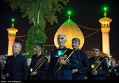 آیین لاله گردانی شام غریبان شهادت امام رضا (ع) در حرم مطهر حضرت شاهچراغ (ع)
