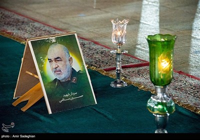 آیین لاله گردانی شام غریبان شهادت امام رضا (ع) در حرم مطهر حضرت شاهچراغ (ع)