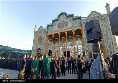 آئین تعویض پرچم آستان مقدس امامزاده حسین(ع) قزوین