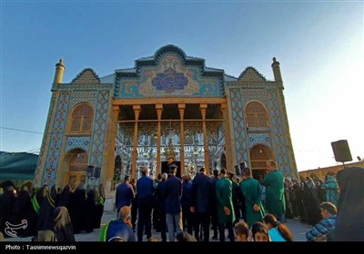 آئین تعویض پرچم آستان مقدس امامزاده حسین(ع) قزوین