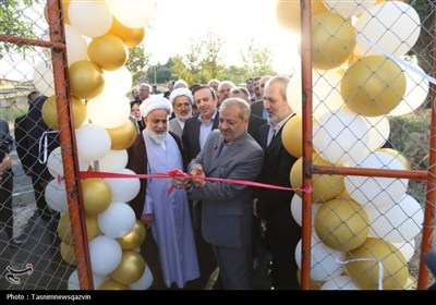افتتاح زمین چمن مصنوعی یانس‌آباد قزوین با حضور وزیر آموزش و پرورش