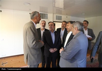 افتتاح زمین چمن مصنوعی یانس‌آباد قزوین با حضور وزیر آموزش و پرورش