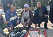 خون شهدا عزت، استقلال و وحدت را برای ایران بیمه کرد