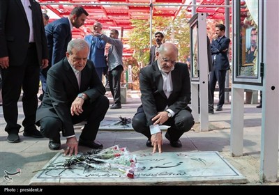 تجدید میثاق رئیس جمهور و اعضای هیئت دولت چهاردهم با آرمان‌های امام راحل