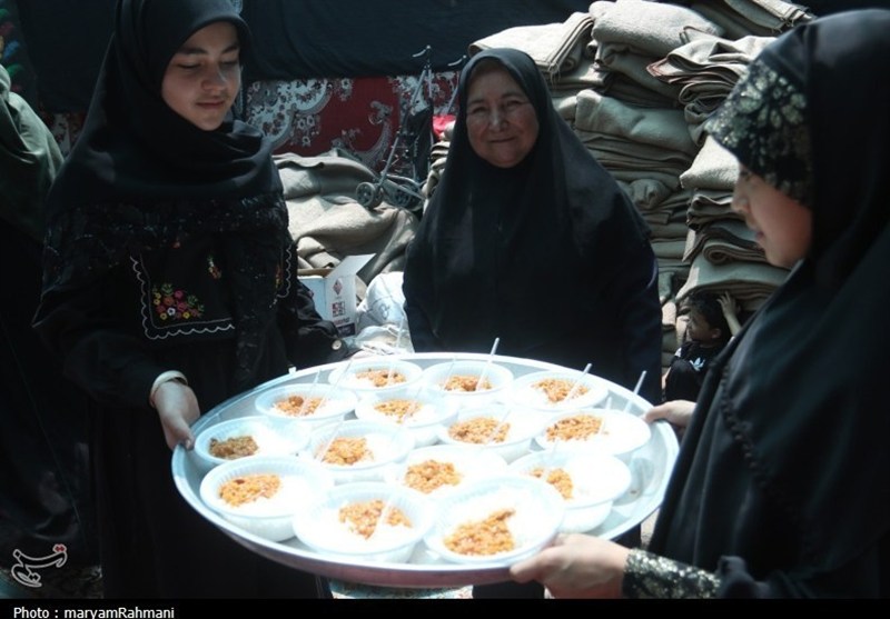 بانوان بسیجی خراسان رضوی پرچمداران خدمت به زائران پیاده امام رضا(ع)