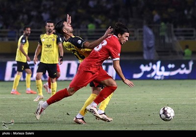 دیدار تیم‌های فوتبال سپاهان اصفهان و پرسپولیس