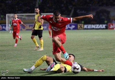 دیدار تیم‌های فوتبال سپاهان اصفهان و پرسپولیس