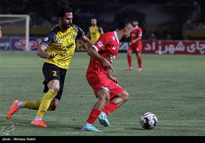 دیدار تیم‌های فوتبال سپاهان اصفهان و پرسپولیس