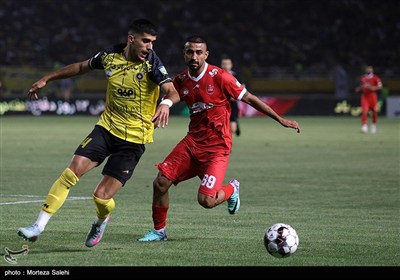 دیدار تیم‌های فوتبال سپاهان اصفهان و پرسپولیس